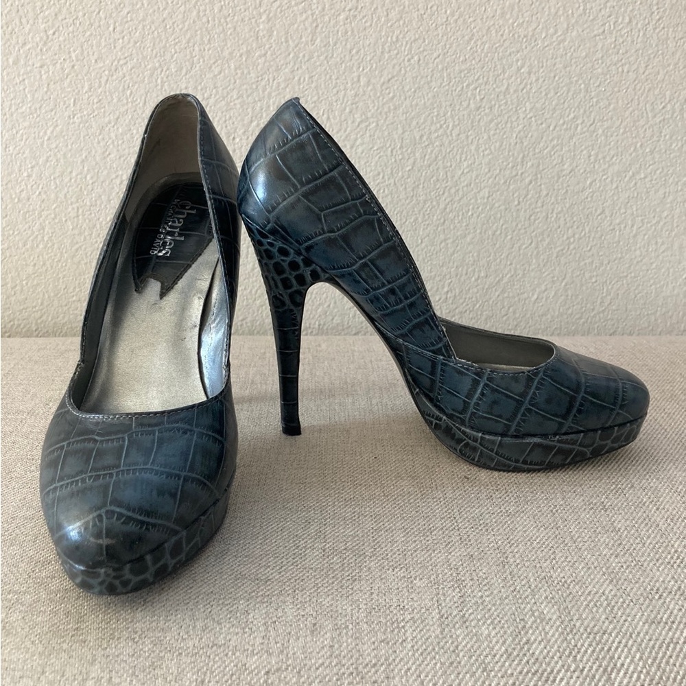 Charles David Heels, size 7